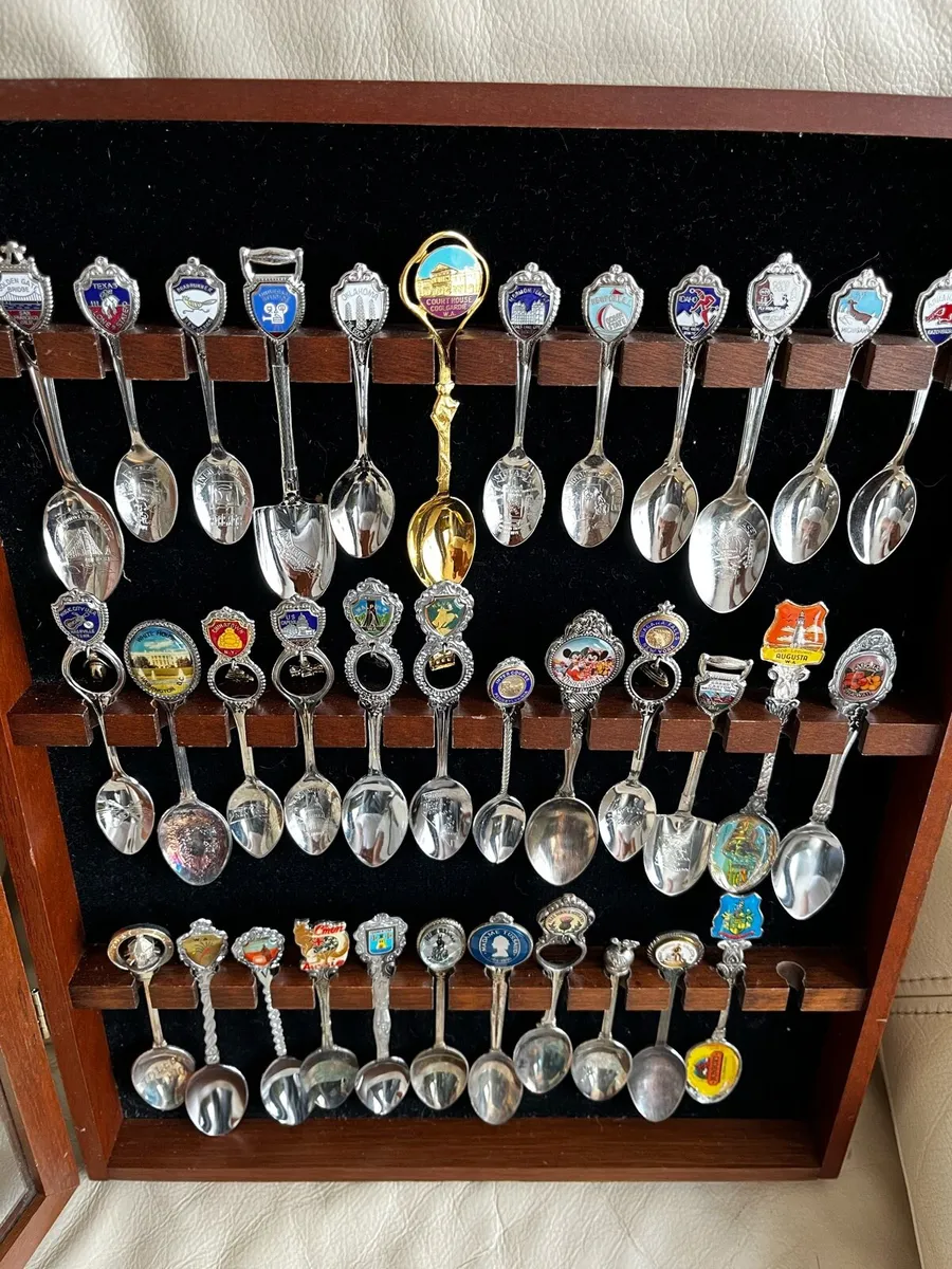 Souvenir Spoon glass  display frame - Image 2