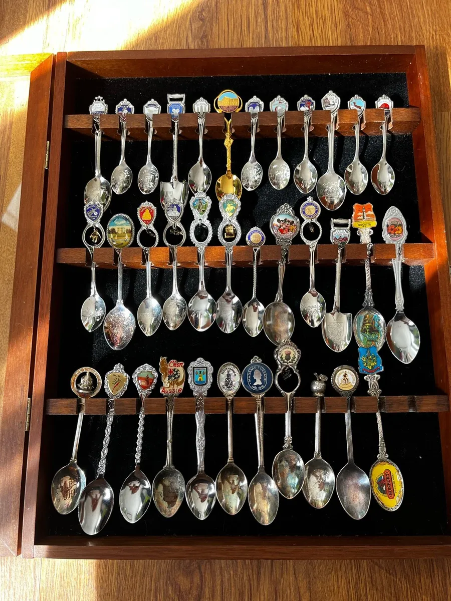 Souvenir Spoon glass  display frame - Image 3