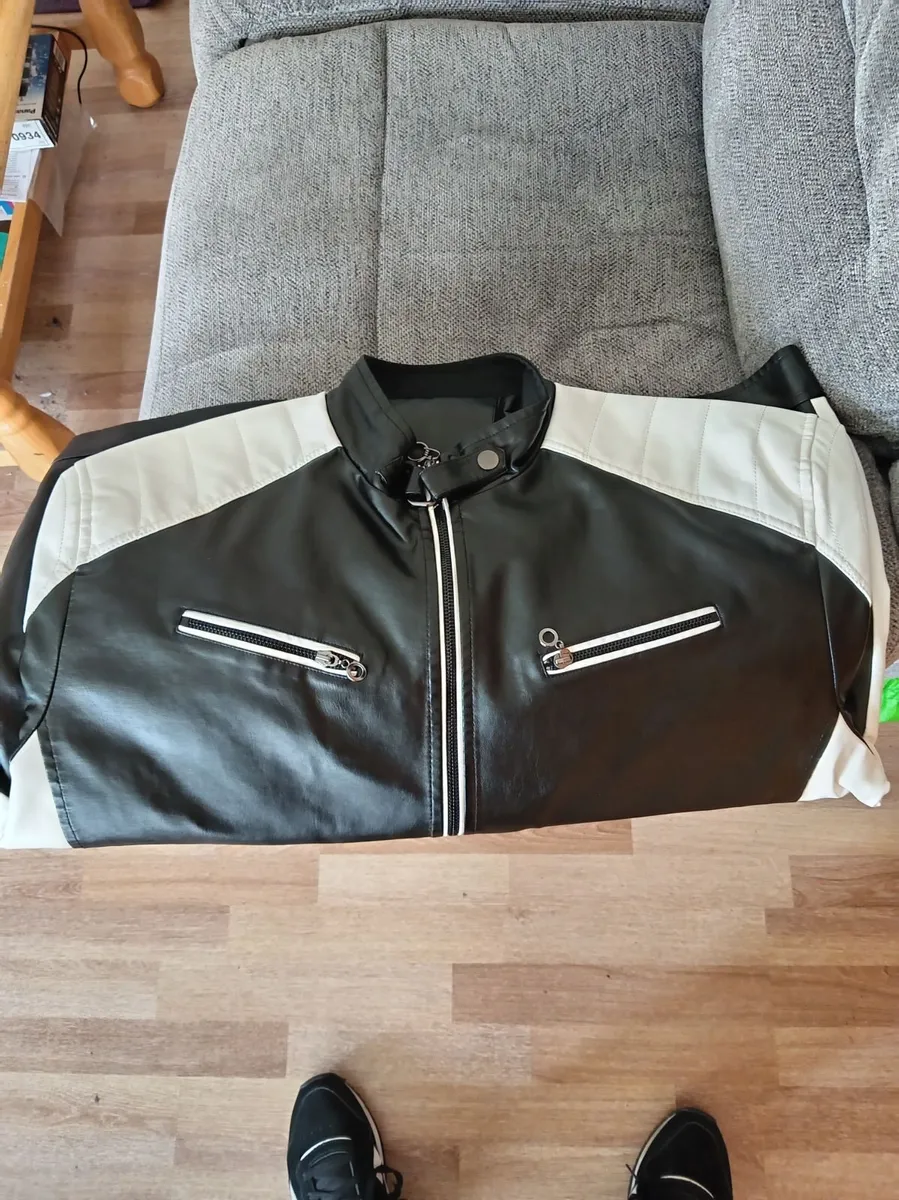 New leather motorcycle jacket size xl & boots - Image 1