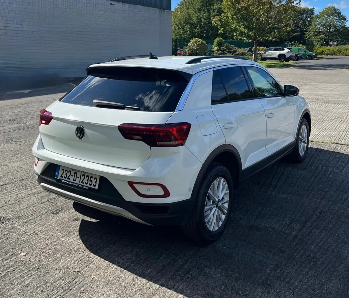 2023 Volkswagen T-Roc Commercial - Image 3