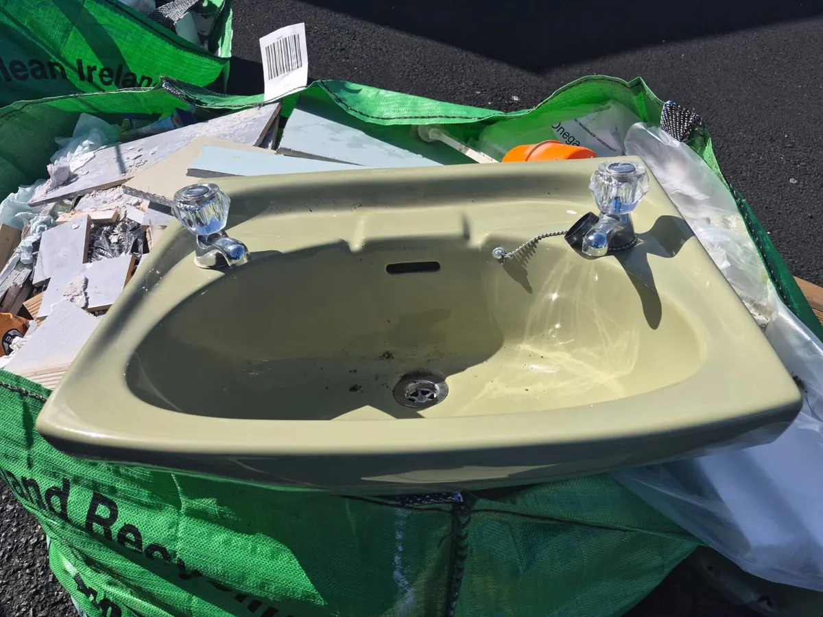 Retro Bathroom sink and toliet - Image 1