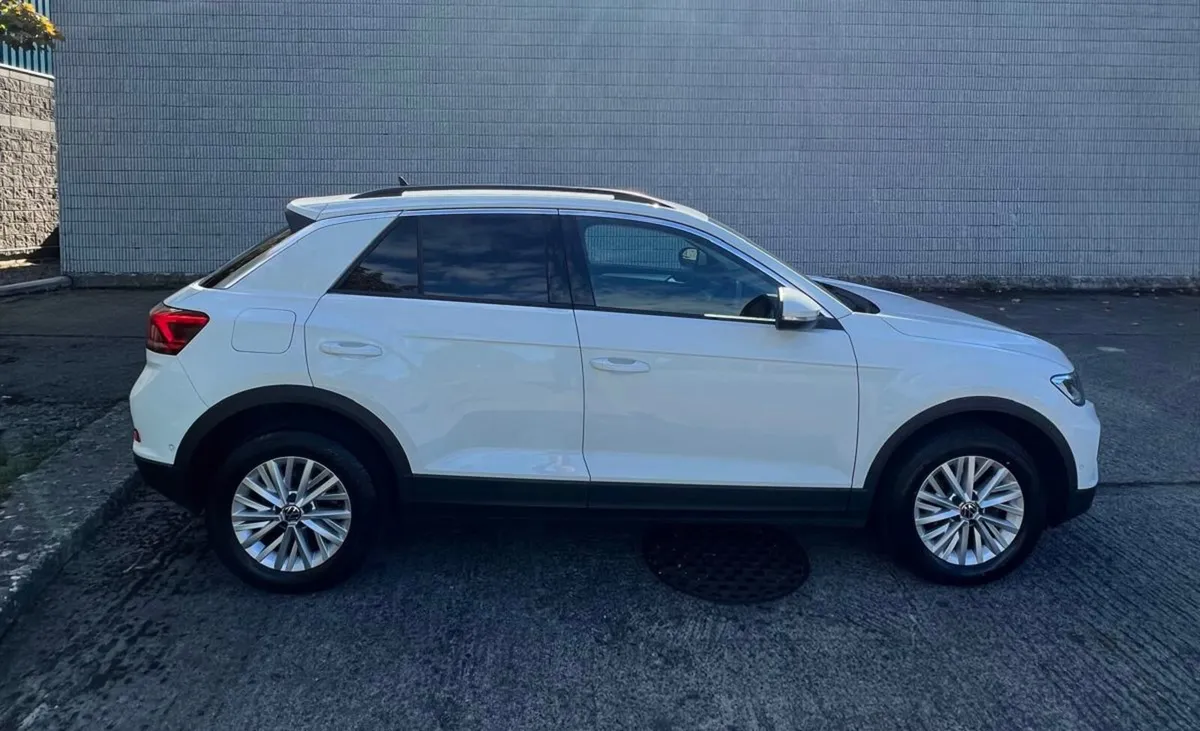 232 Volkswagen T-Roc Commercial - Image 3