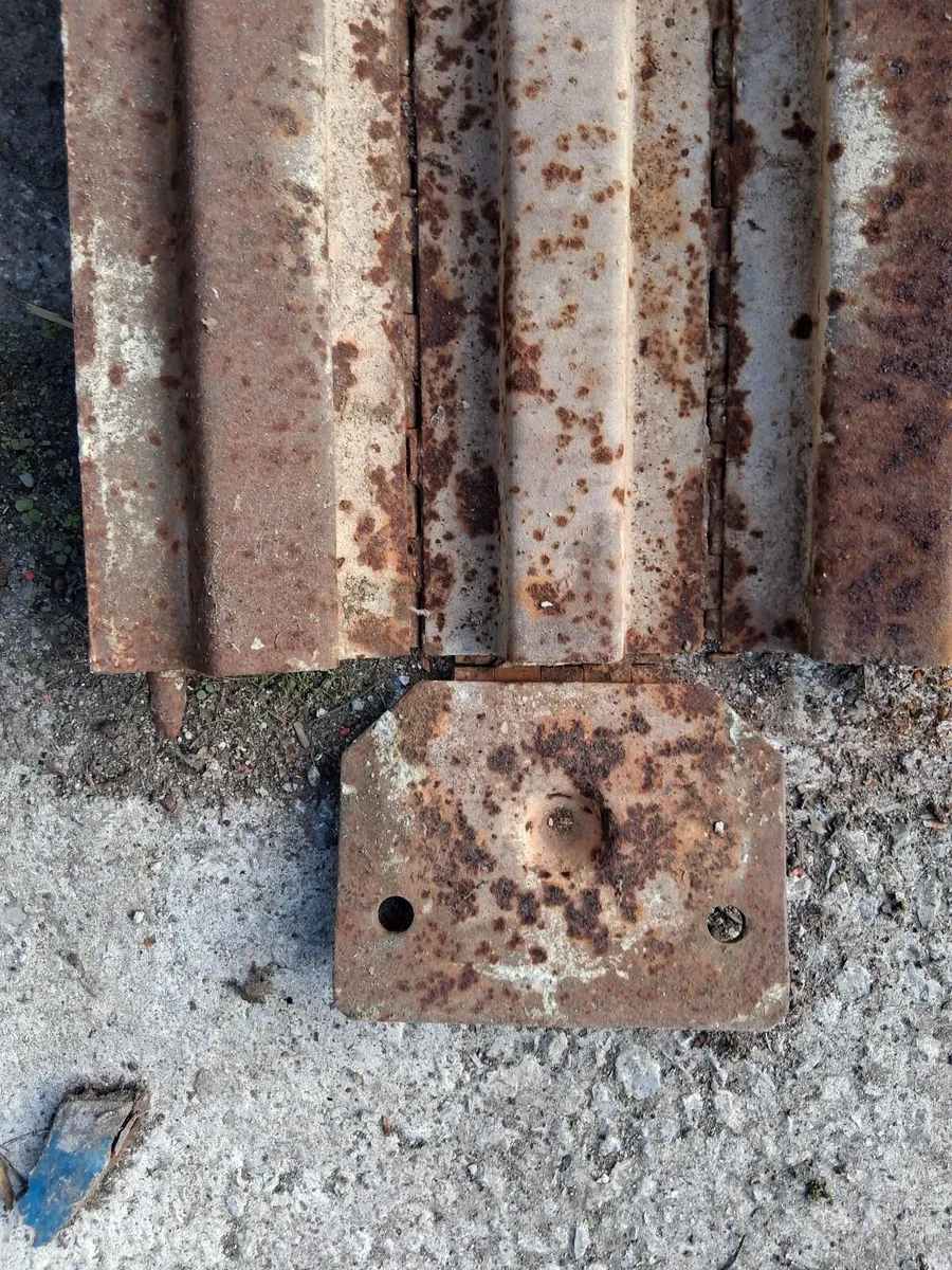 Steel concrete 3 way H post mould - Image 4