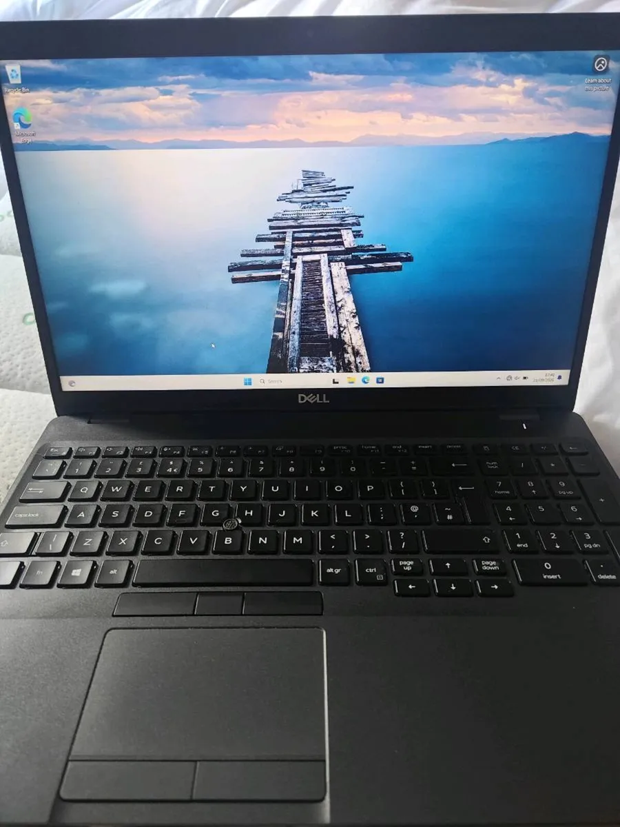 Dell Latitude 5501 Laptop i7 16gb - Image 1