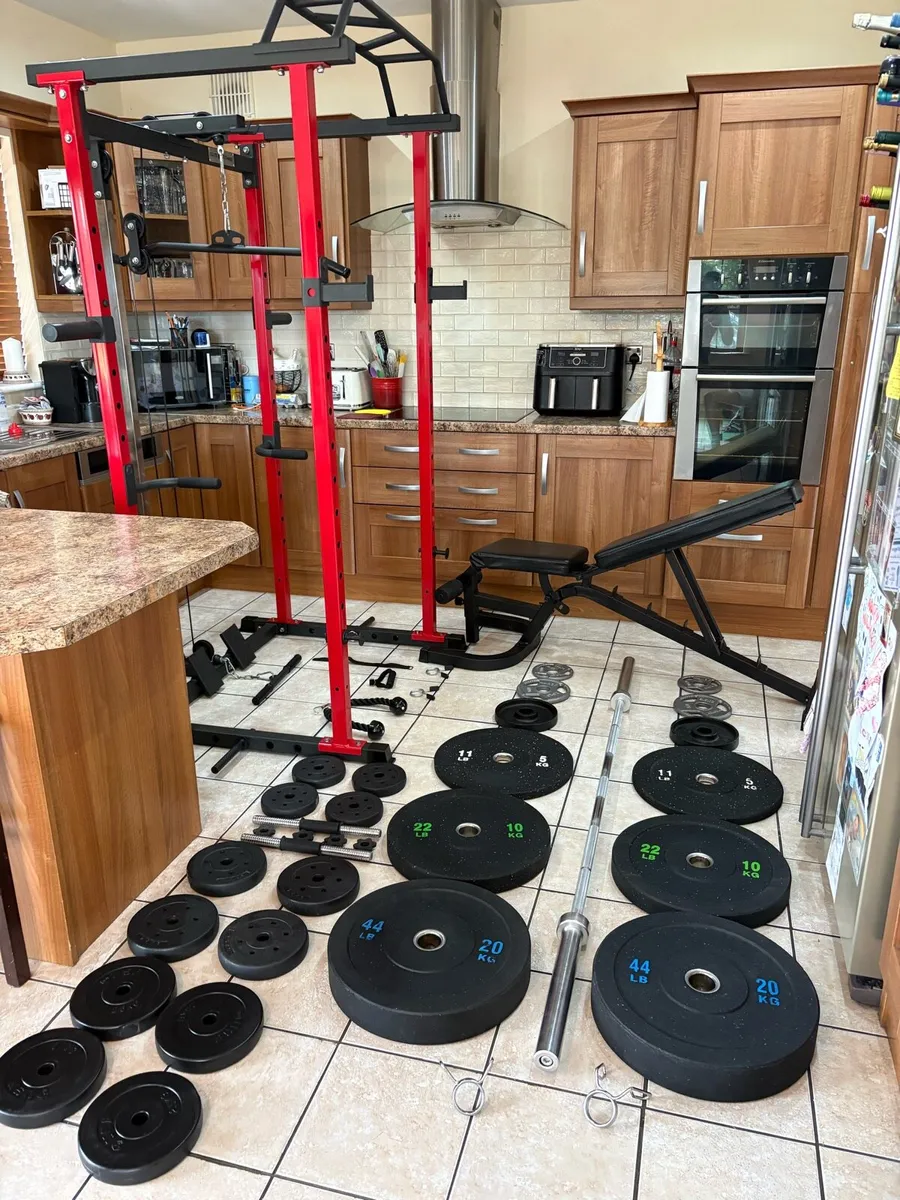 BEAUTIFUL GYM WEIGHTLIFTING COMPLETE GYM SET!! - Image 1