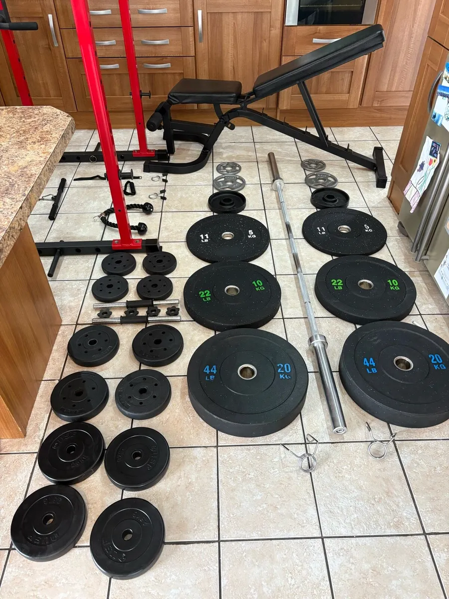 BEAUTIFUL GYM WEIGHTLIFTING COMPLETE GYM SET!! - Image 3