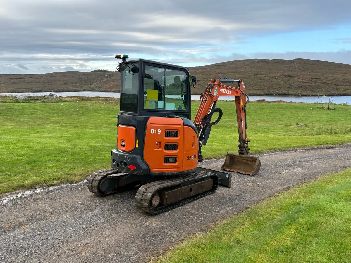 2020 Hitachi 33u - Image 2