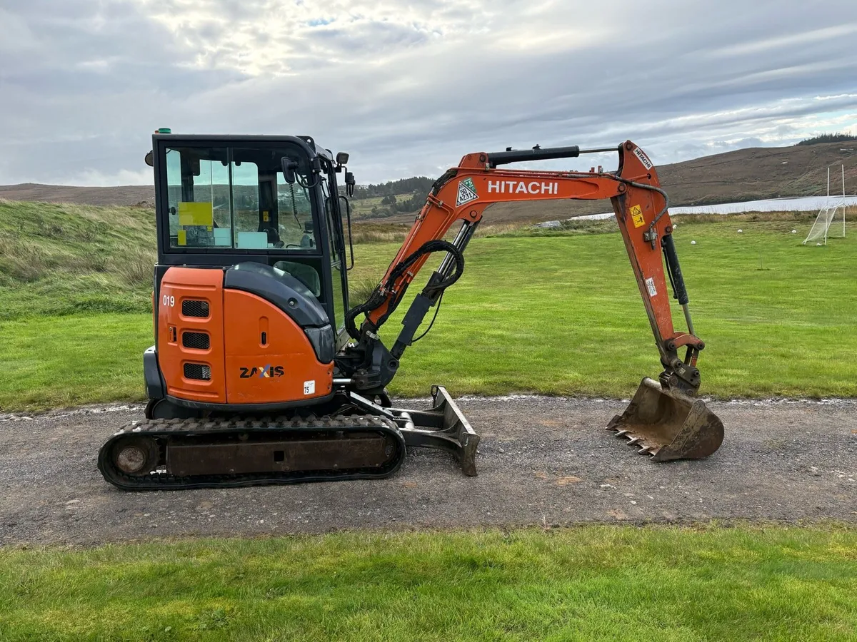 2020 Hitachi 33u - Image 4