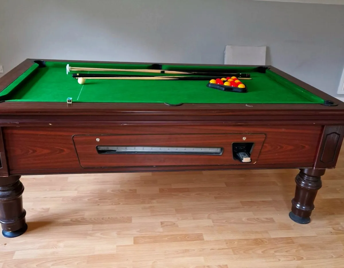 supreme prince 7x4 pool table,  just covered - Image 4