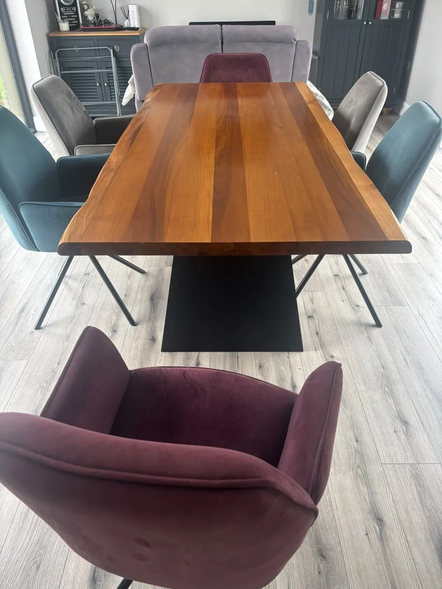 Table with 6 velvet chairs - Image 1