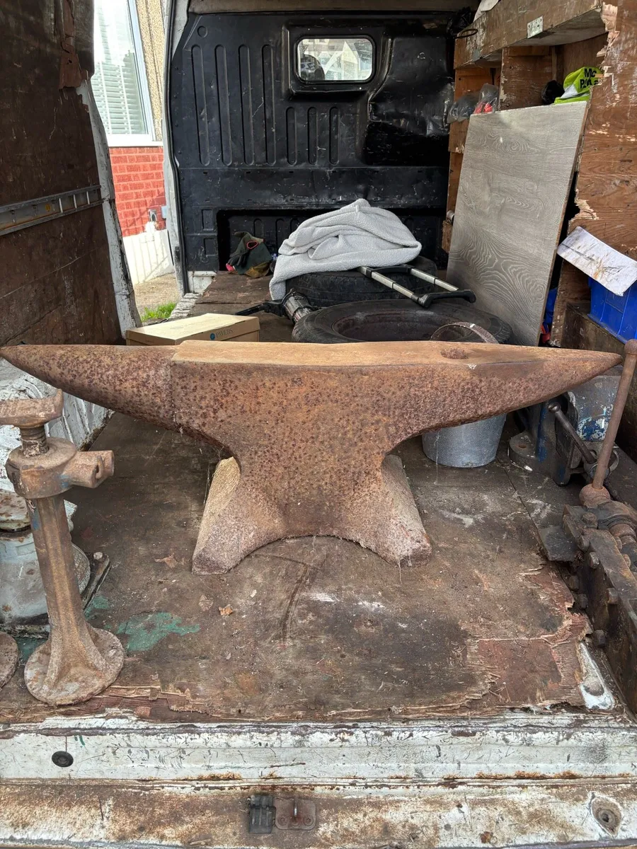 J B Southampton pattern forged ANVIL 325kg - Image 1