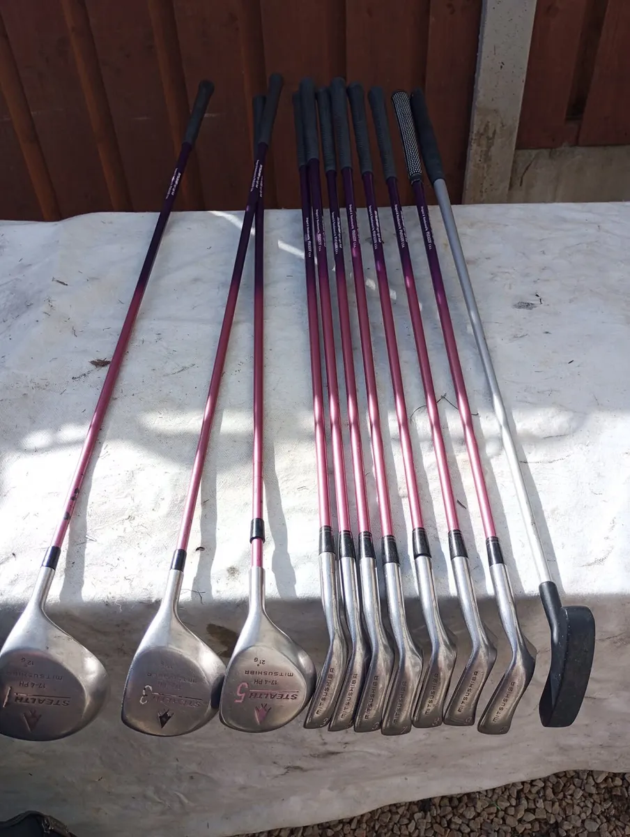 Mitsushiba ladies golf clubs and bag. - Image 2