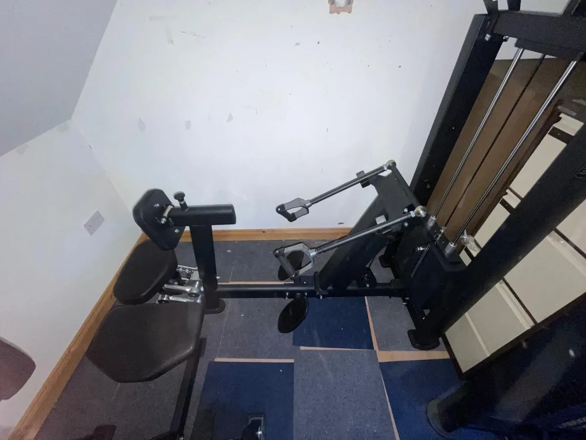 Seated Row –Commercial Machine Excellent condition - Image 1
