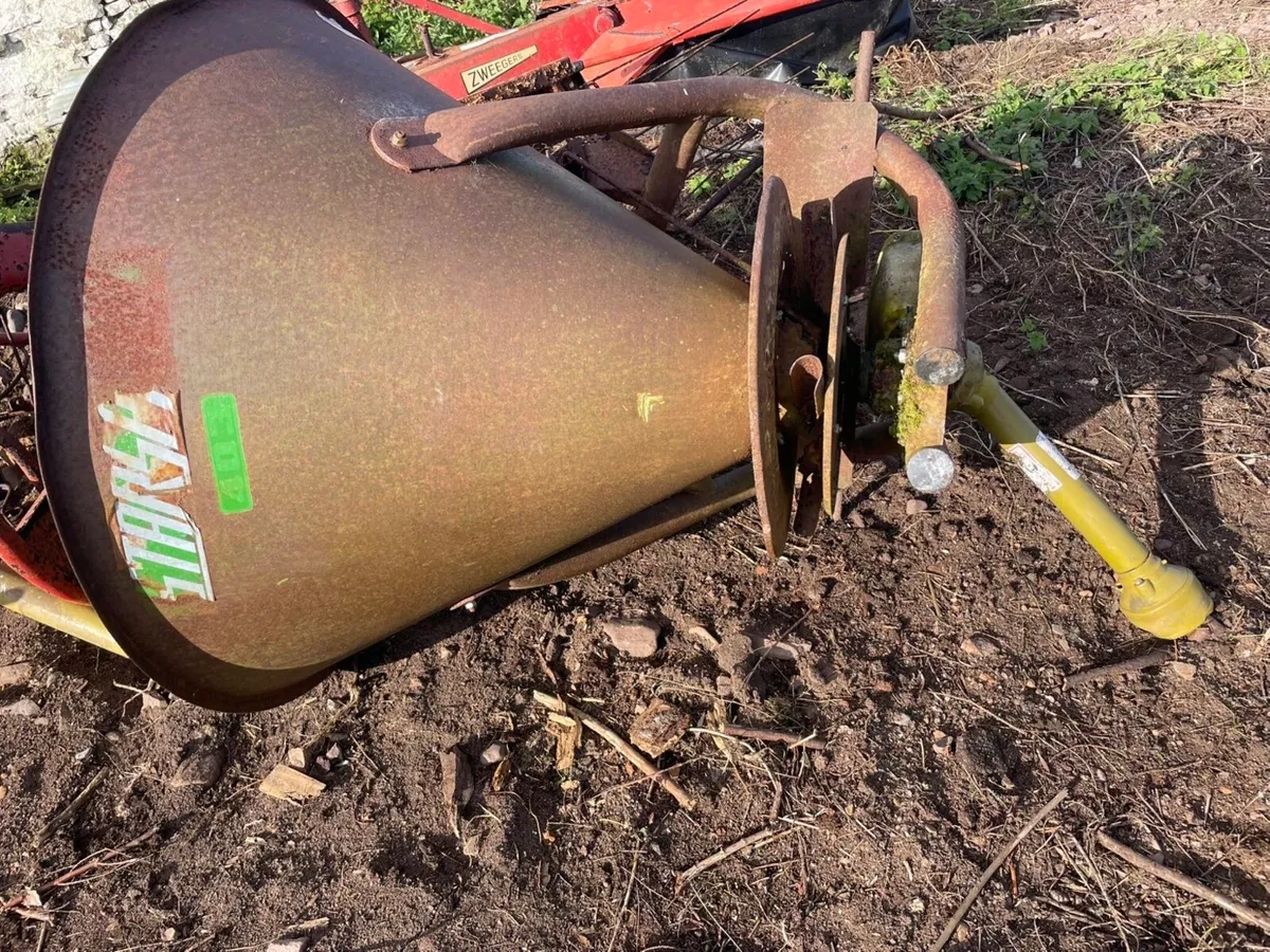 Rotary mower, plough, fertiliser spreader - Image 4