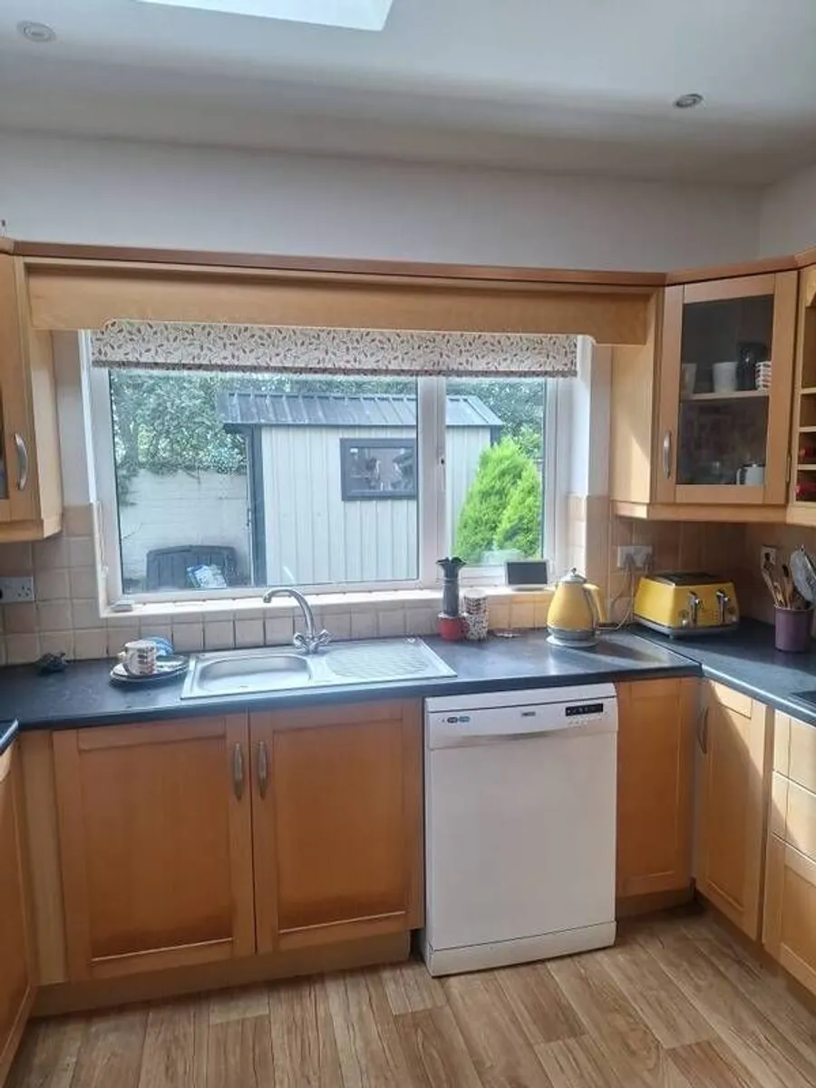 kitchen units - Image 1