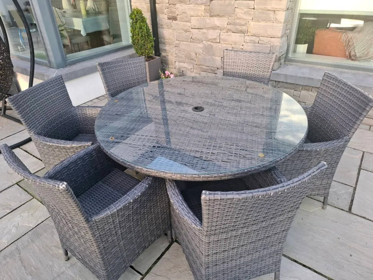 Rattan patio furniture - Image 1