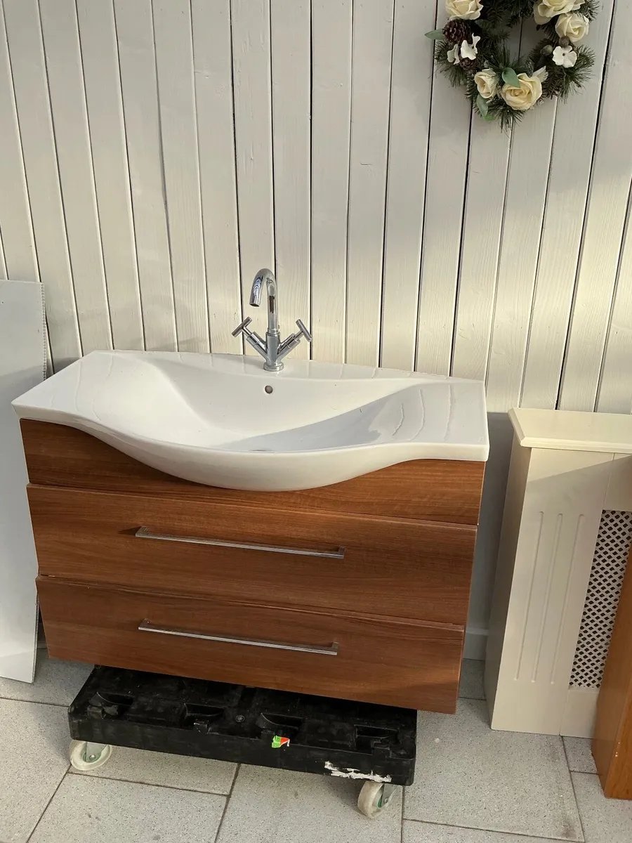 Bathroom vanity unit - Image 1