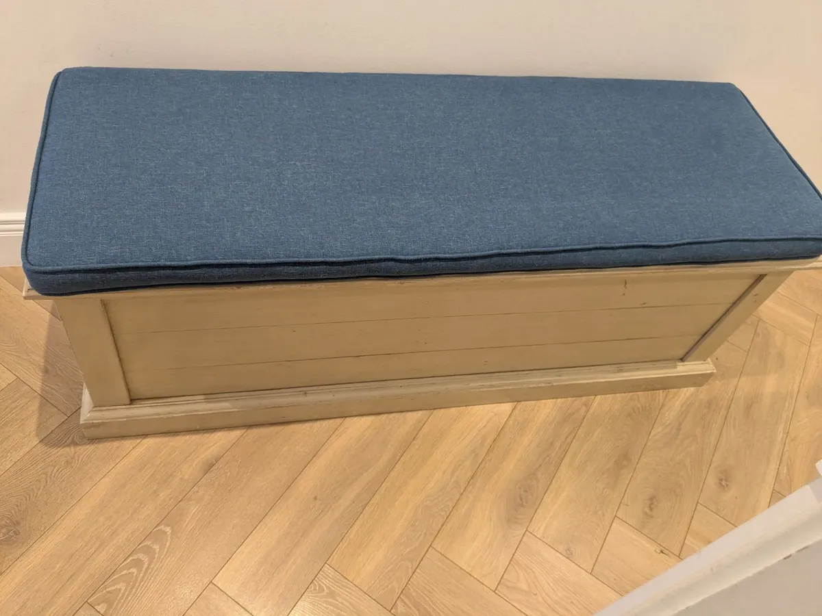 Solid wood toy chest / blanket box with cushion - Image 2