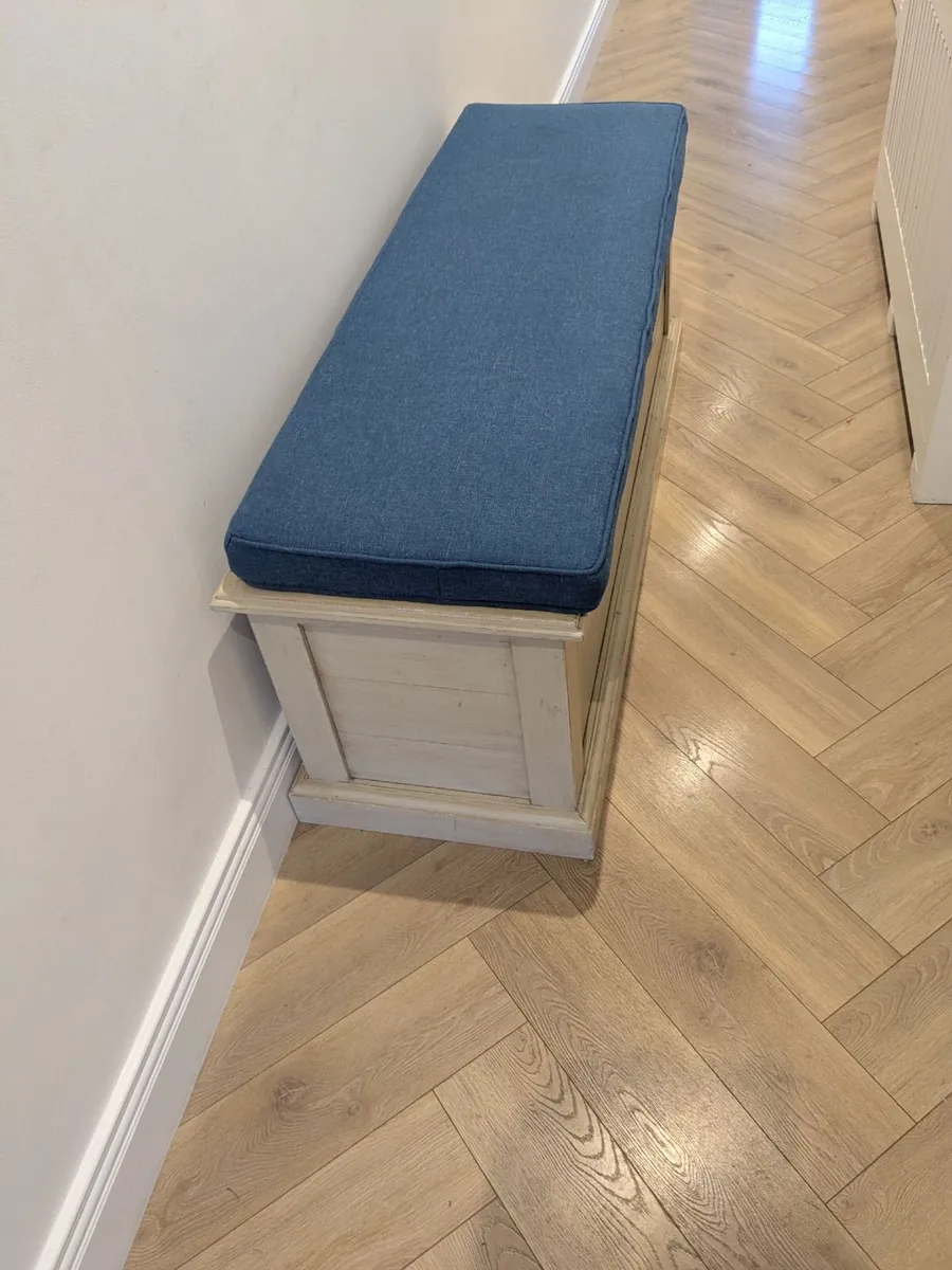 Solid wood toy chest / blanket box with cushion - Image 1
