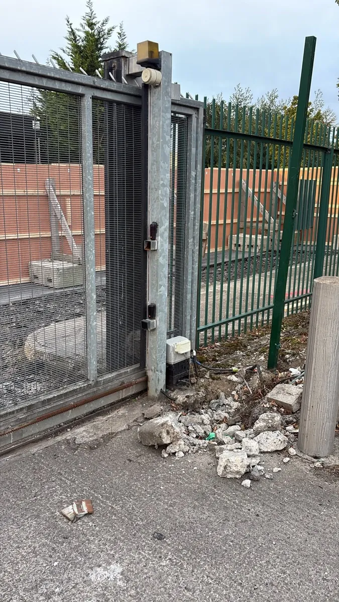 Gate - Image 2