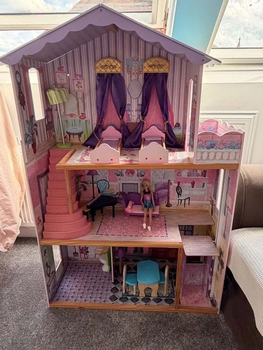Doll House for sale - Image 2