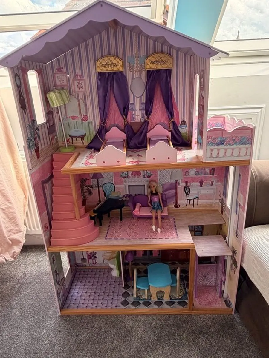 Doll House for sale - Image 3