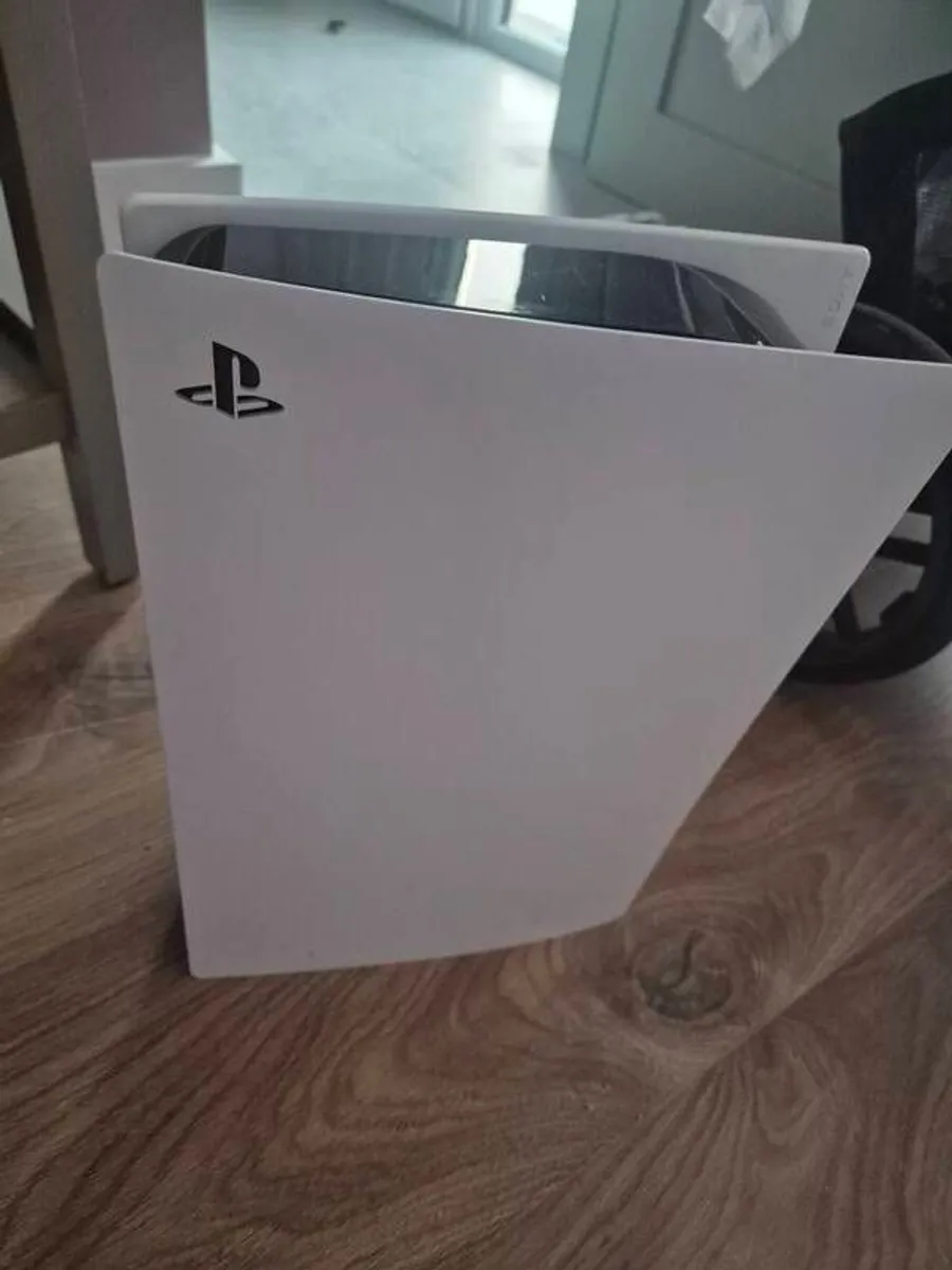 Sony PlayStation 5 and 1 controller - Image 1