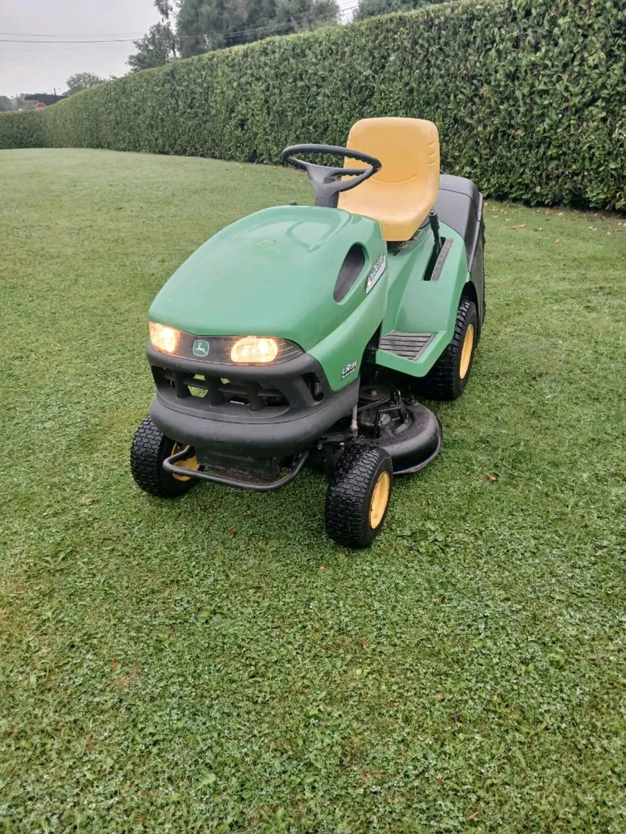 John Deere hydrostatic Lr135 - Image 2