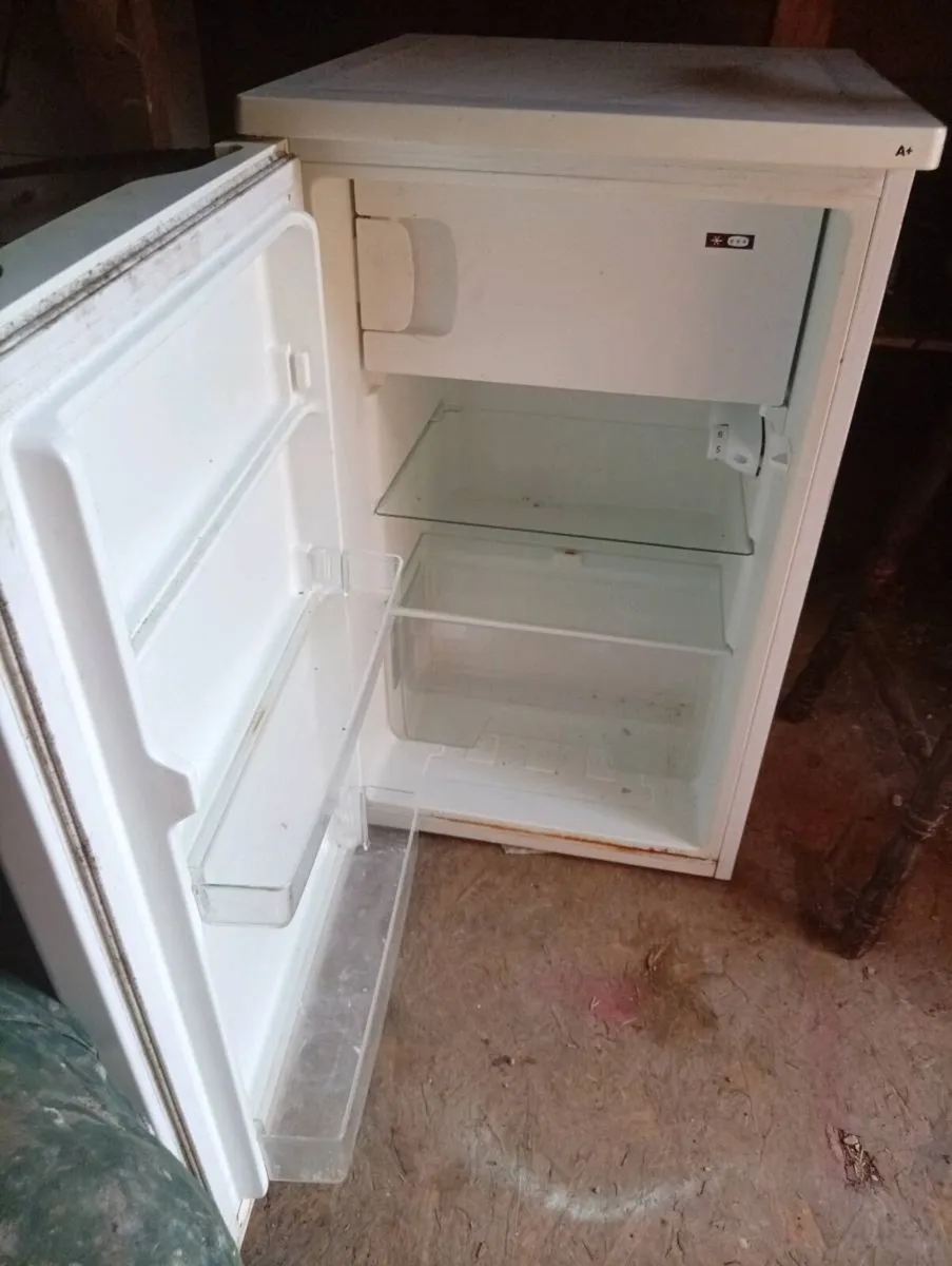 Undercounter fridge - Image 2