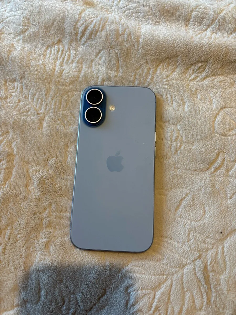 iPhone 17 - Image 1