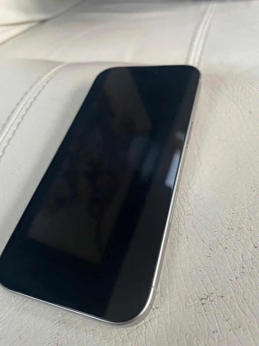 iPhone 16 Pro - Image 3