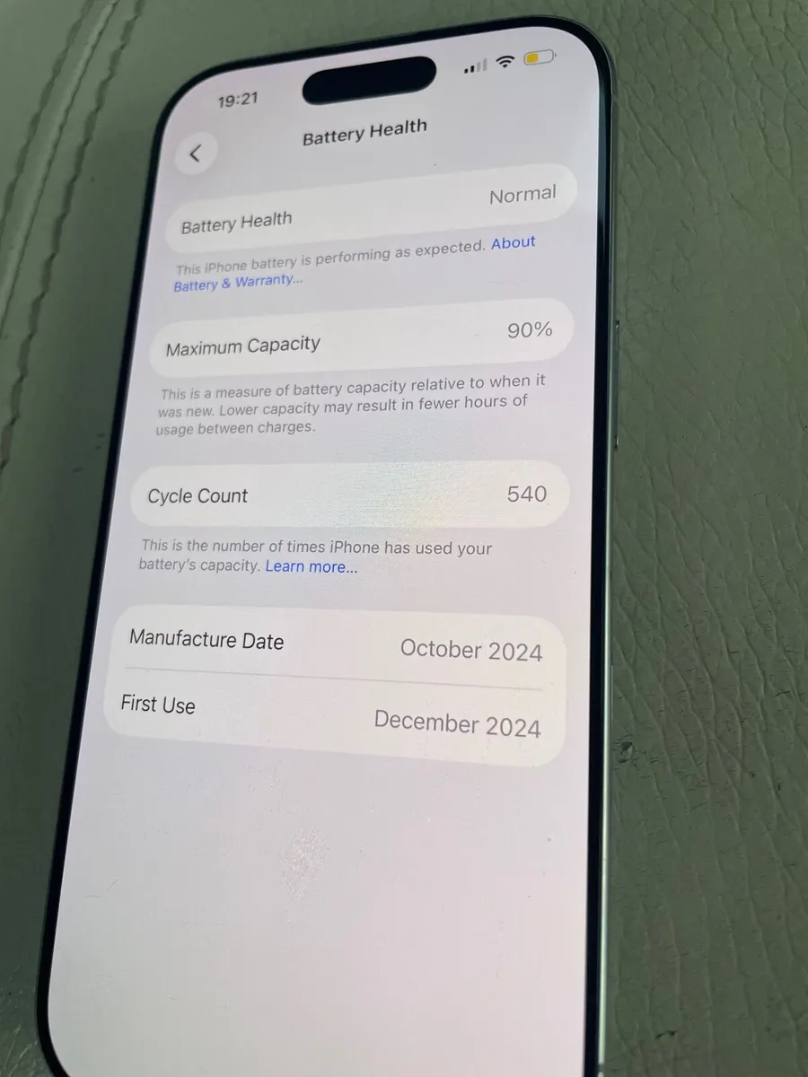 iPhone 16 Pro - Image 4