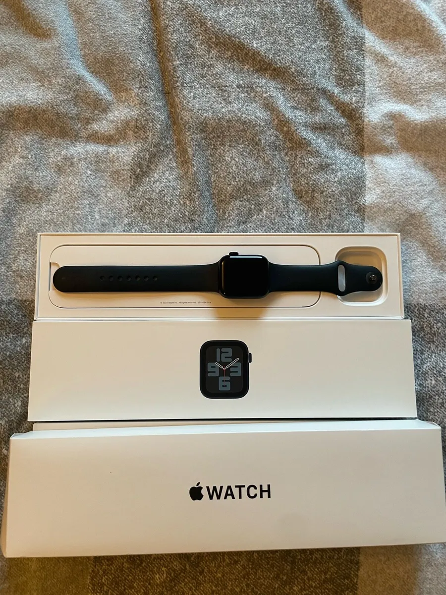 Apple Watch SE 2nd Gen 40mm - Image 1