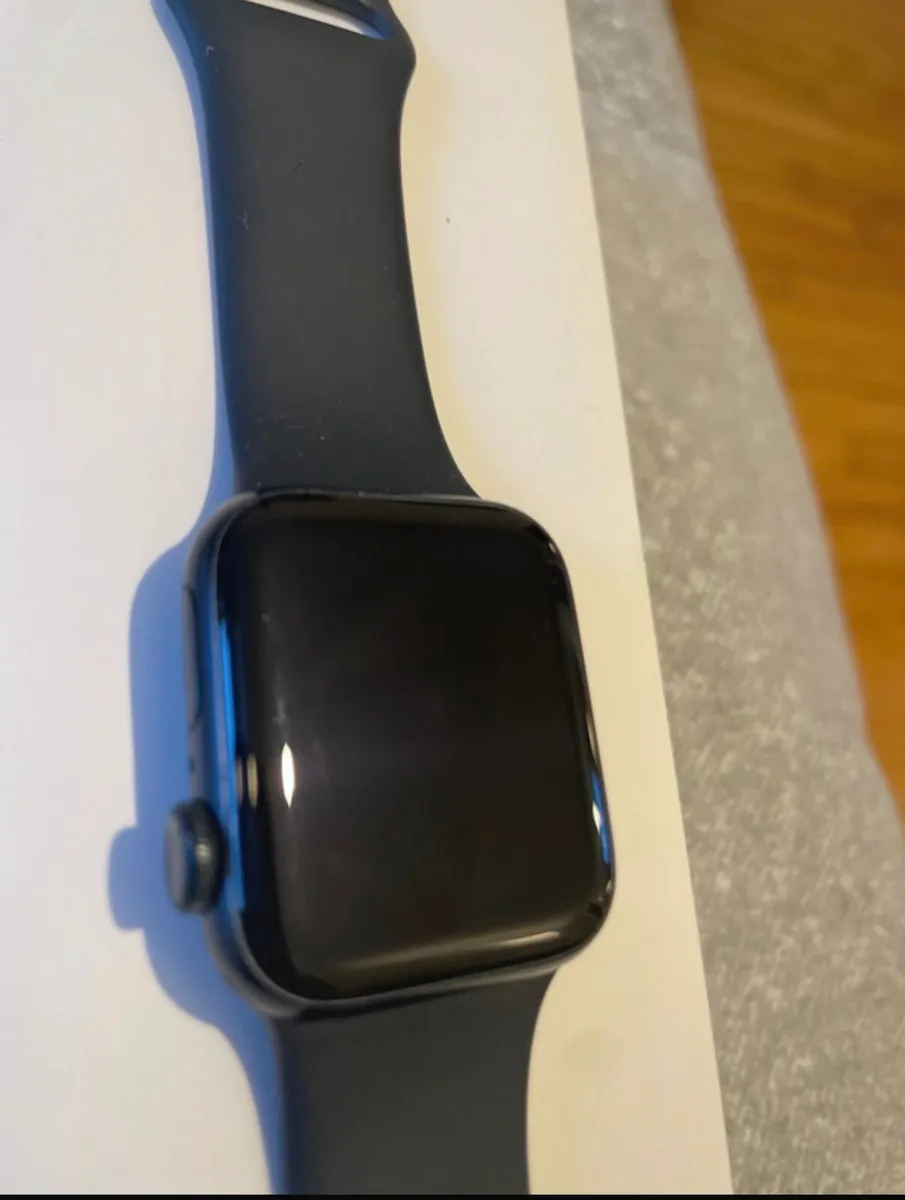 Apple Watch SE 2nd Gen 40mm - Image 4