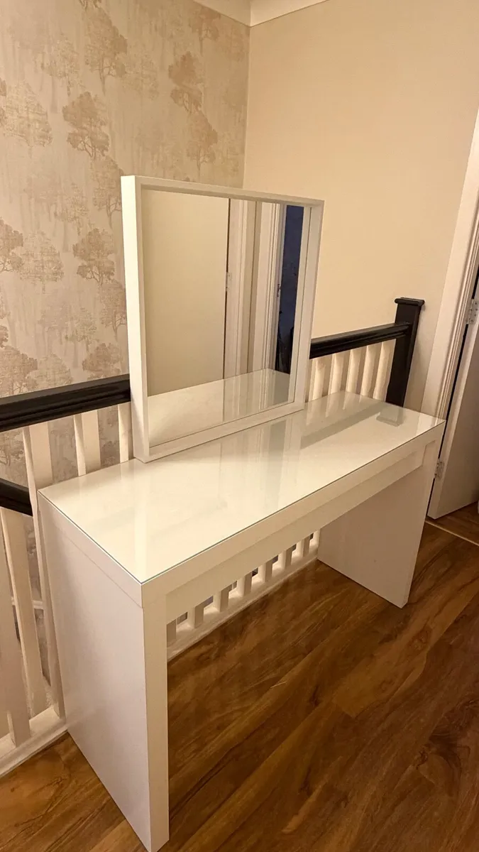 Malm Dressing table with Mirror - Image 2