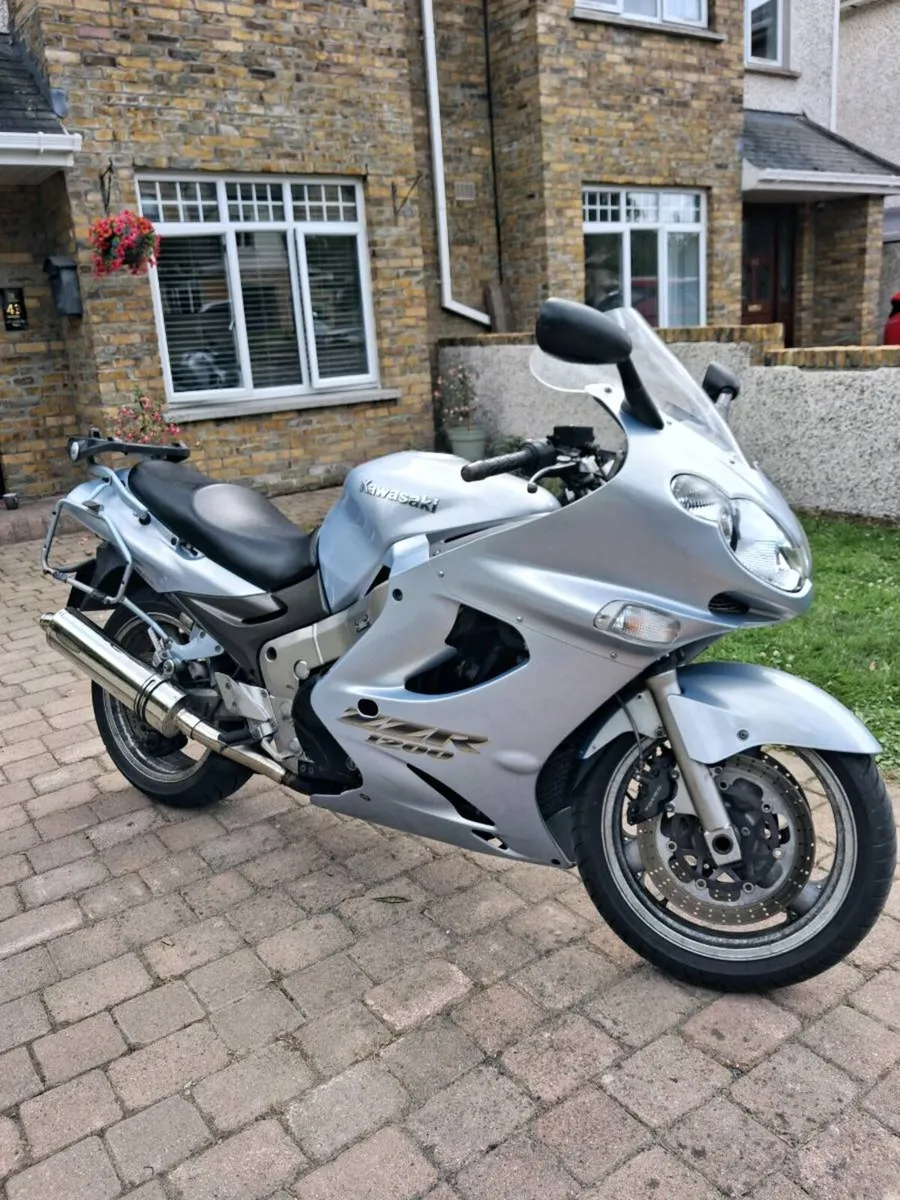 Kawasaki ZZR 1200 - Image 1