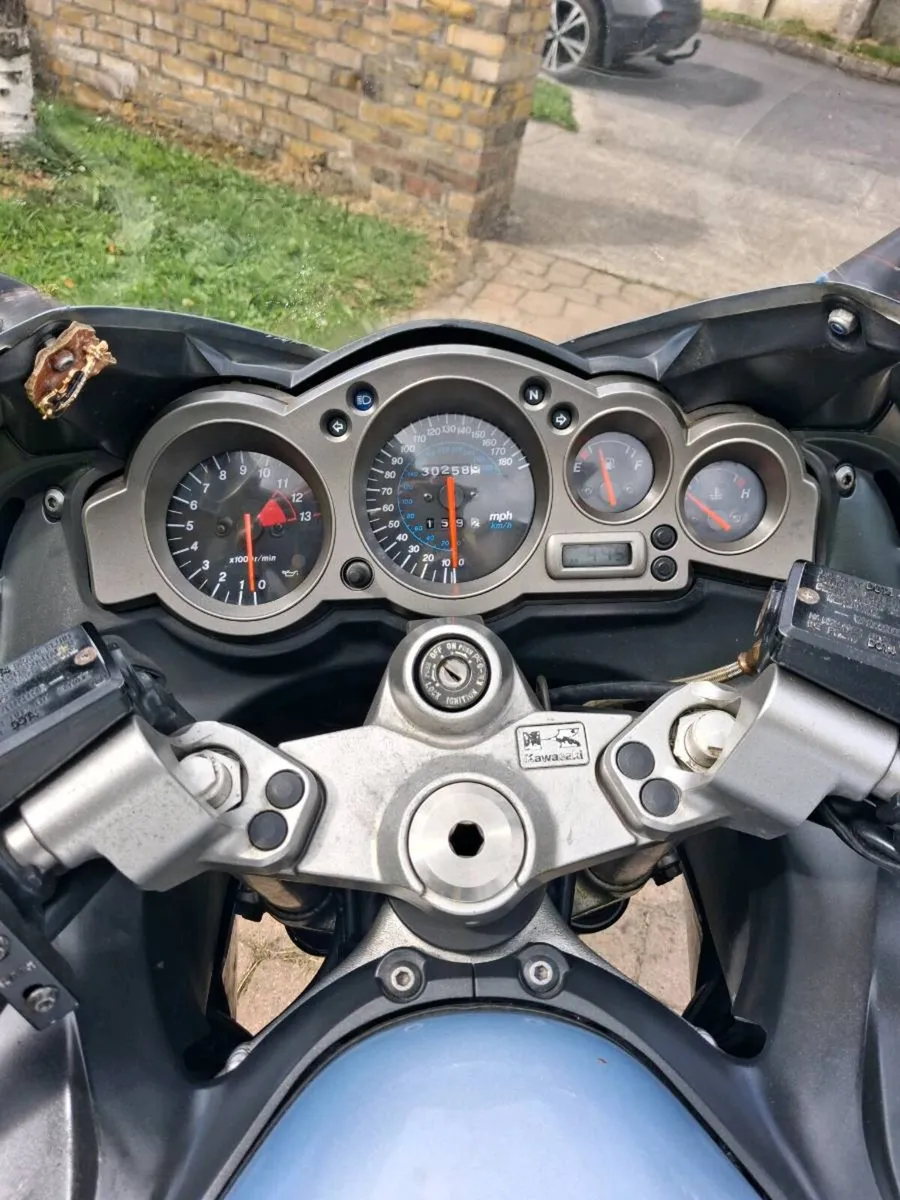 Kawasaki ZZR 1200 - Image 4