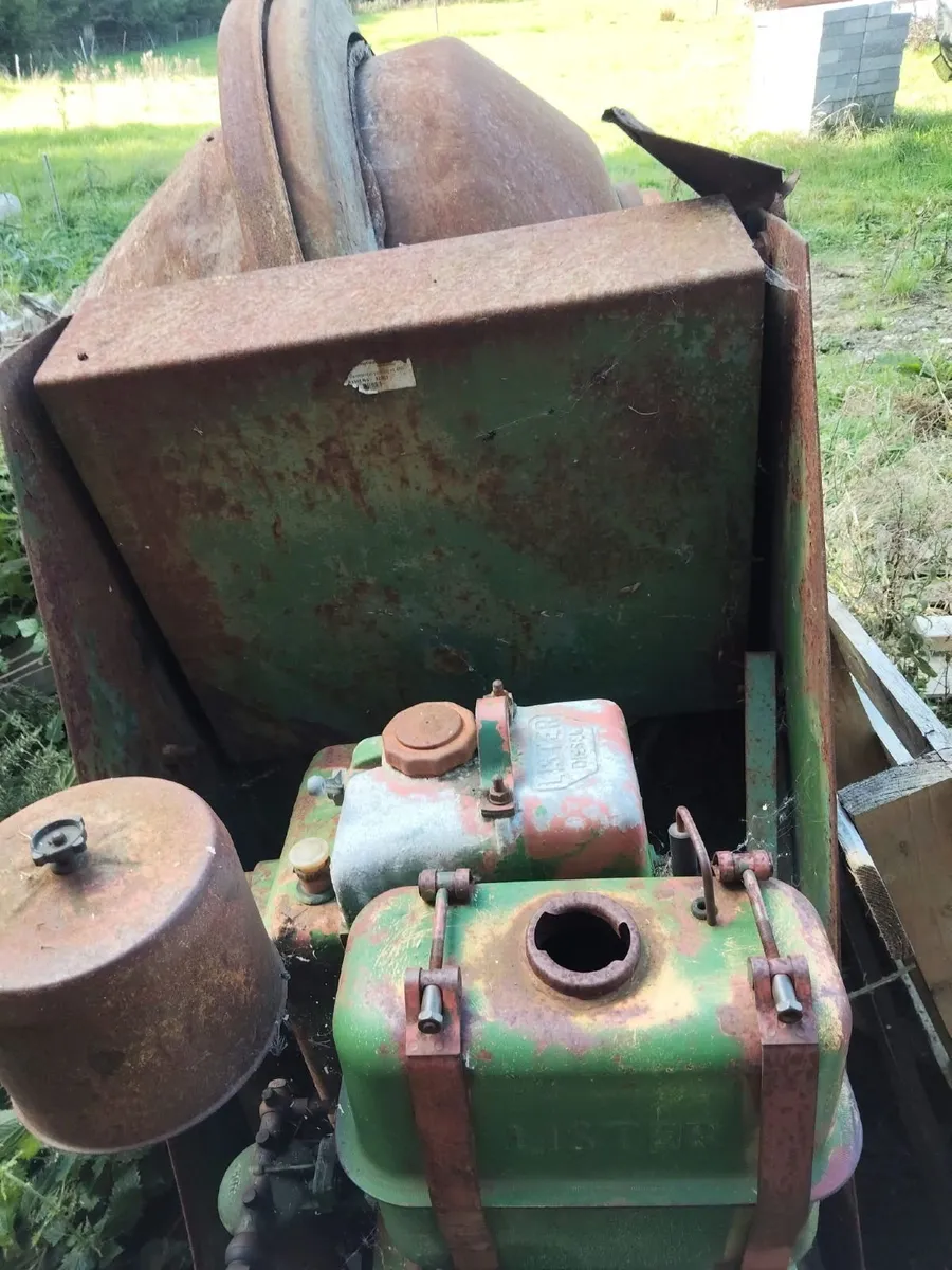 Diesel Lister engine and 4 handles - Image 2