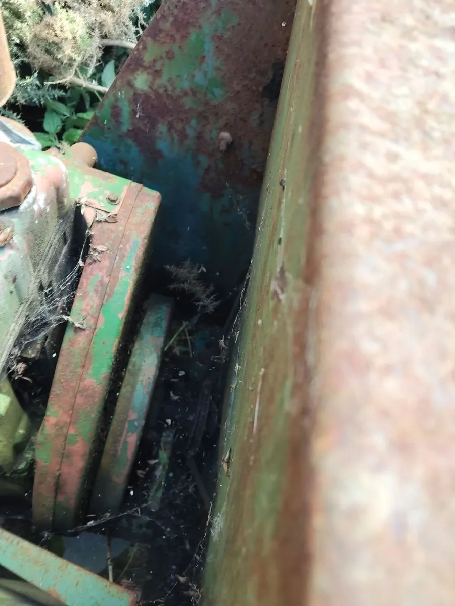 Diesel Lister engine and 4 handles - Image 3