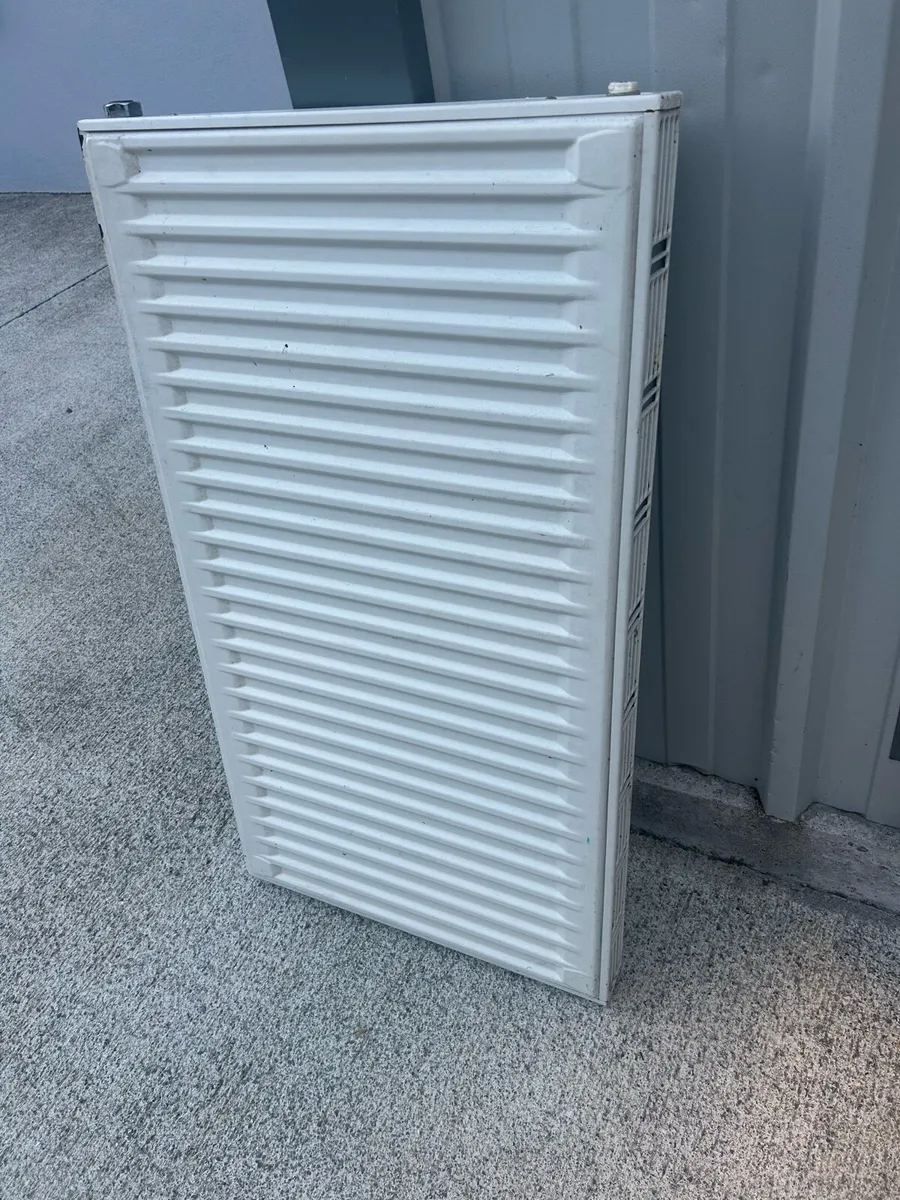 Radiator & Bathroom sink - Image 1