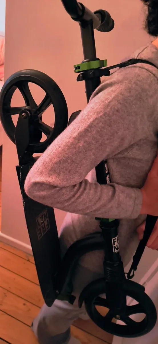Adult FRENZY Scooter - Image 2