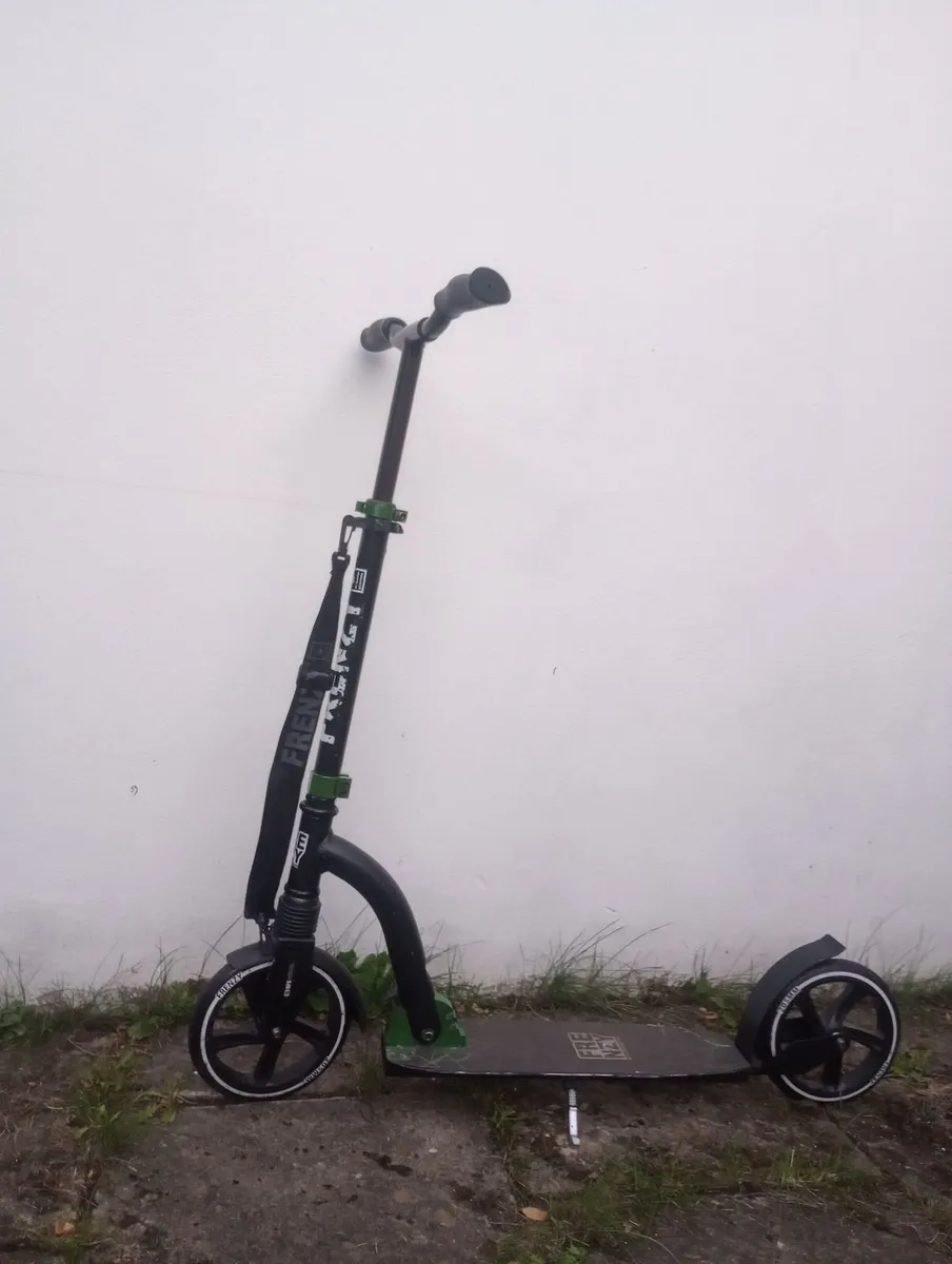 Adult FRENZY Scooter - Image 3