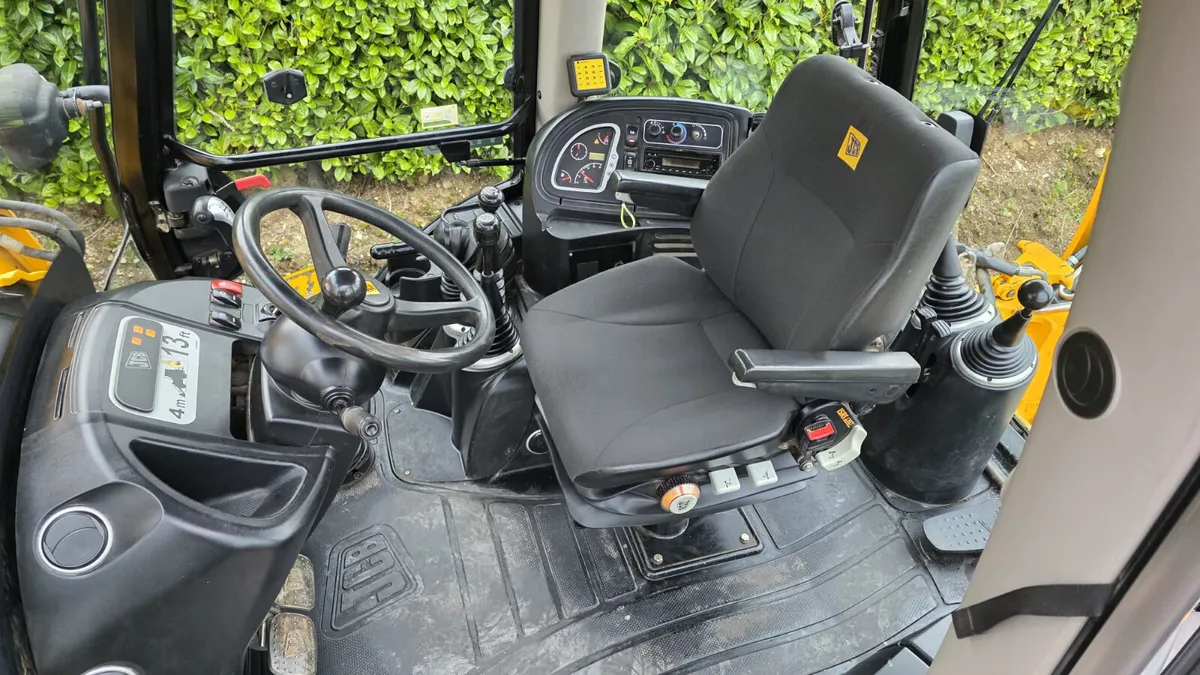2014 JCB 3CX Sitemaster (3 C X) Backhoe Loader - Image 3