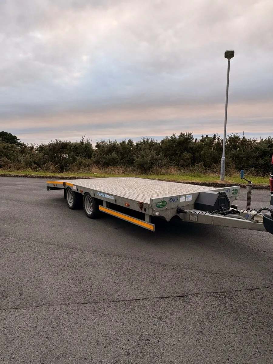 Dale Kane Beavertail Trailer - Image 1