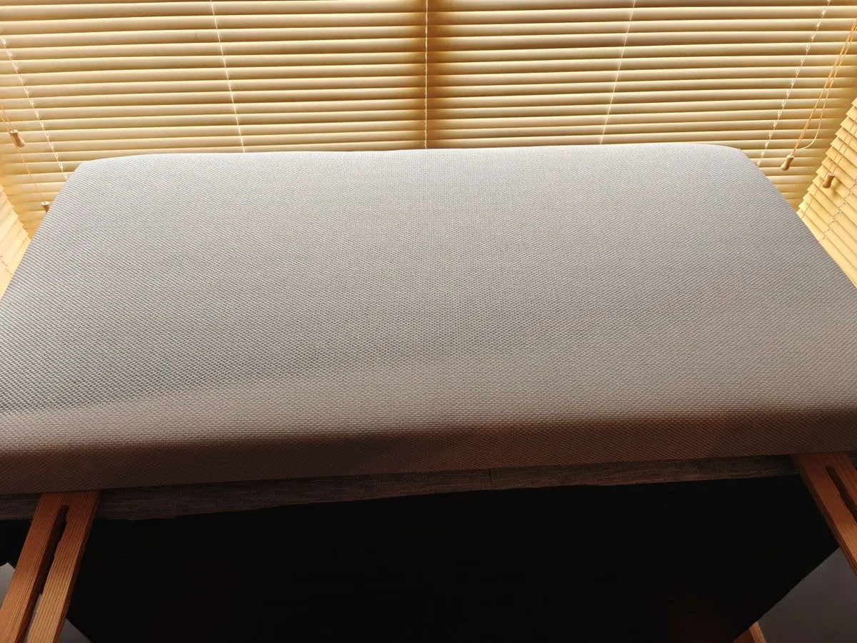 Headboard - 4' - Image 1