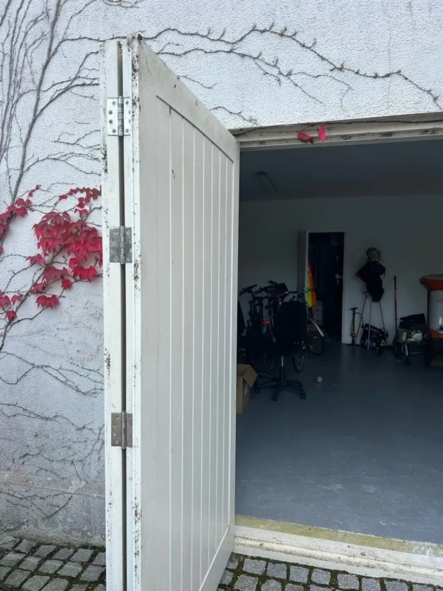 Garage - Image 3