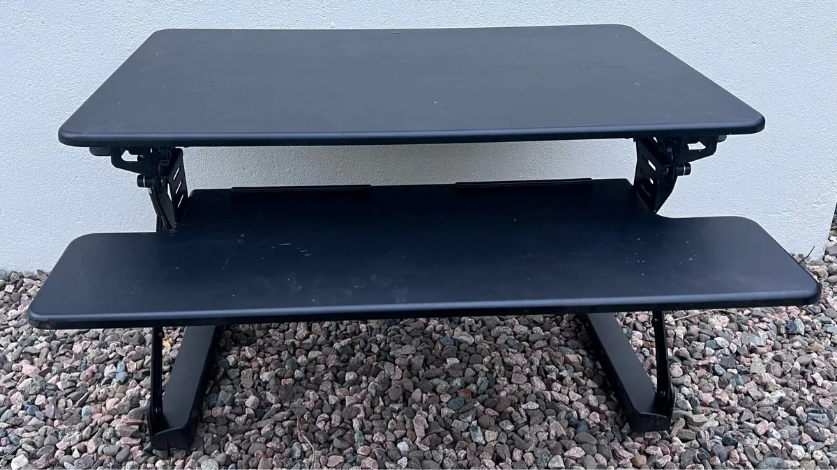 Manual height-adjustable standing desk workstation - Image 1