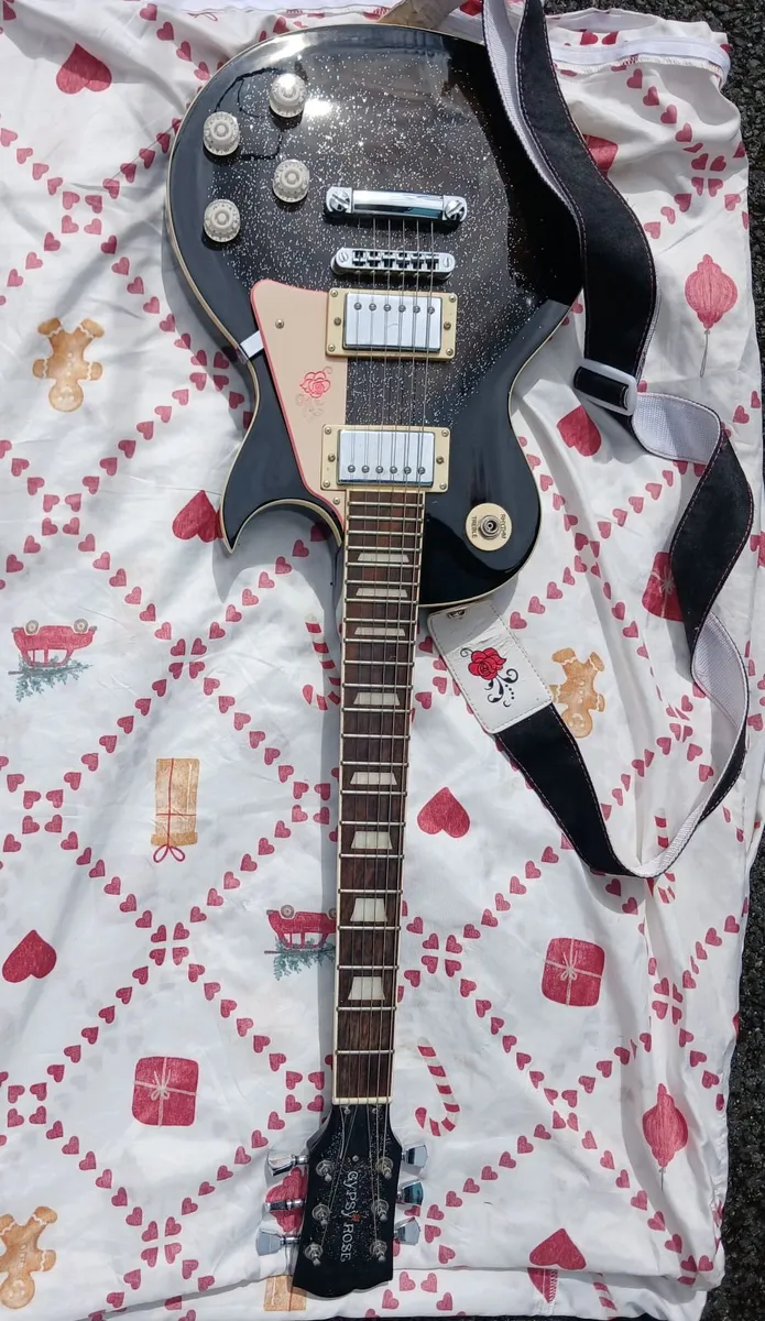 Electric guitar - Image 1