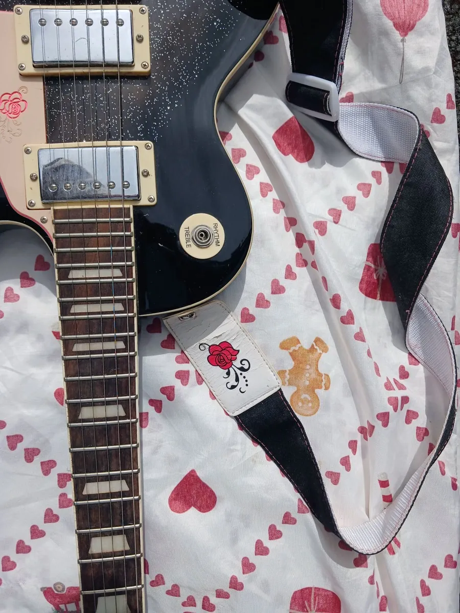 Electric guitar - Image 2