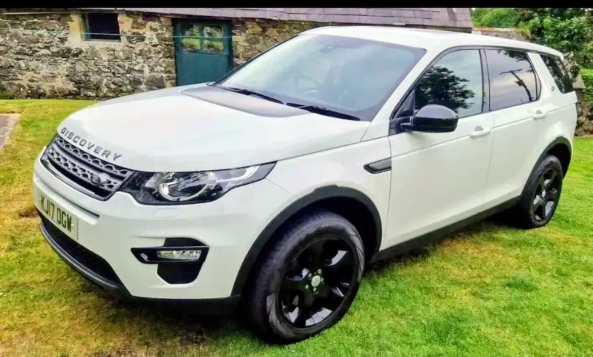 2017 Land Rover Discovery Sport 2.0 TDI Pure. - Image 1